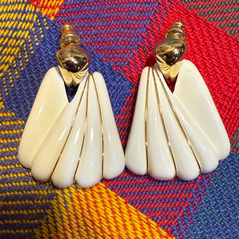 Vintage Crown Trifari Lucite Earrings